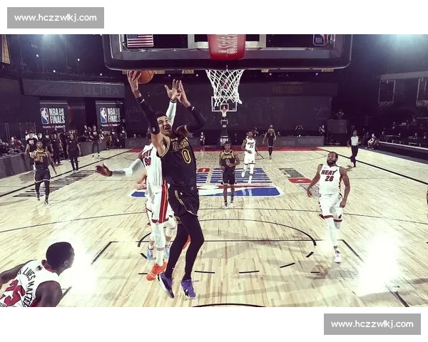 湖人对阵热火精彩对决全程直播，聚焦顶级球员激烈碰撞